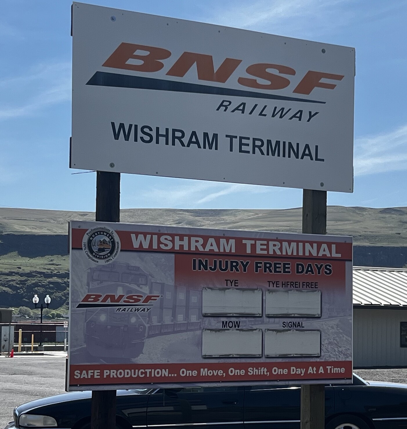 A Burlington Northern Santa Fe railway station safety sign with four “days since incident” categories, each one of which is blank.