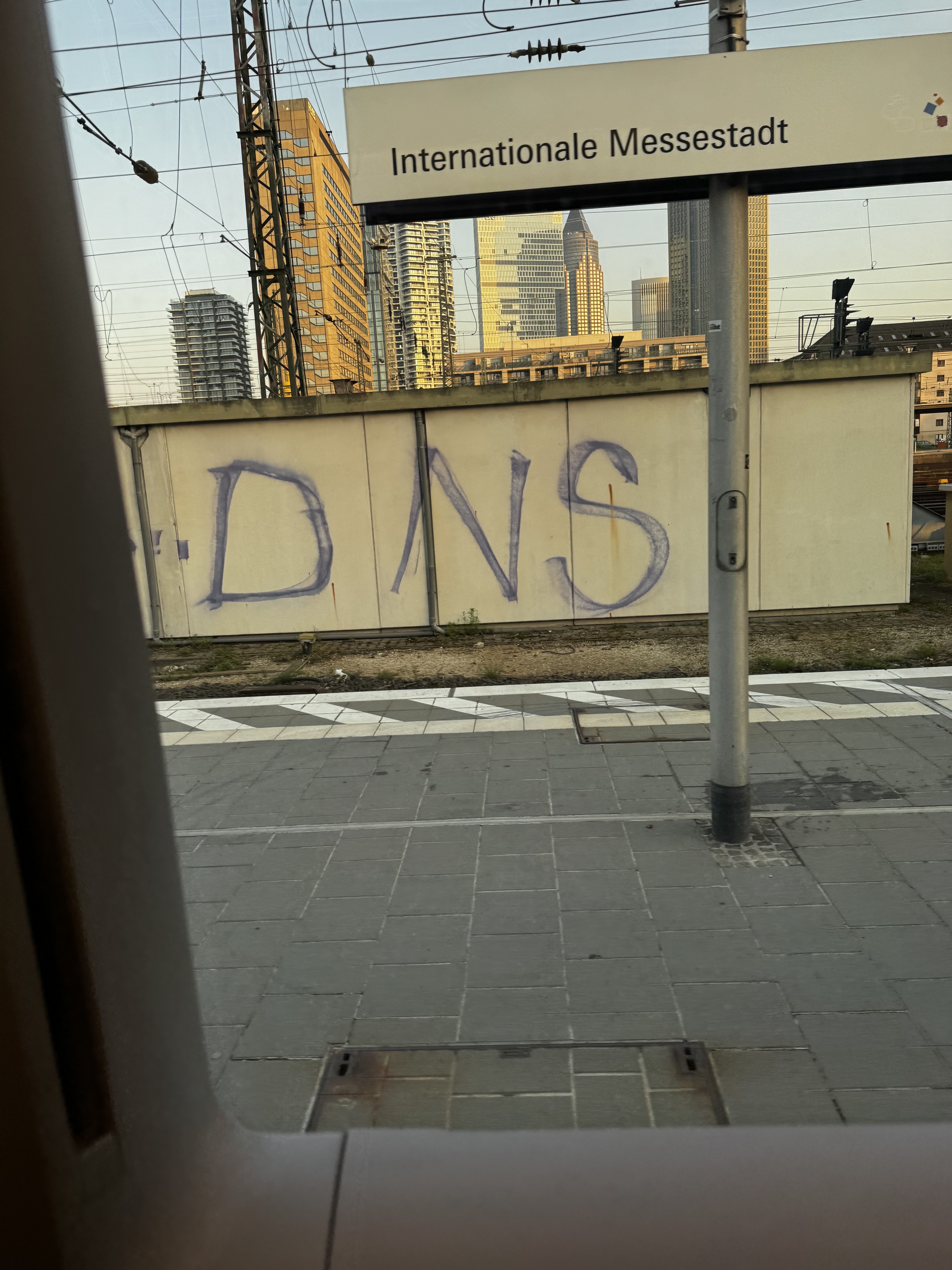 DNS graffiti 